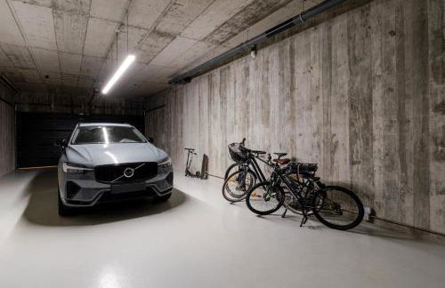 Grand Villa w/ Pool, Garden & Garage by HostWise - Foto 60