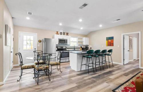 Modern Cabin Nestled in a Pine Forest Near Austin - Foto 47