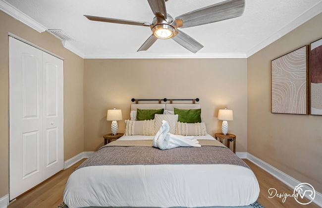 8BR Villa with Heated Pool Near Beach - Foto 21