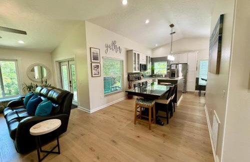 Near KSC - Peaceful Spacious Home for 6 - Fully Stocked Kitchen and Coffee Bar - Foto 1