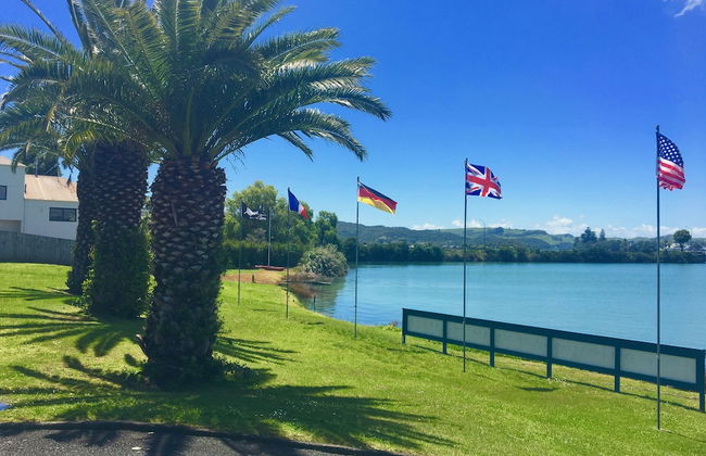 Raglan Palm Beach Motel - Photo 1