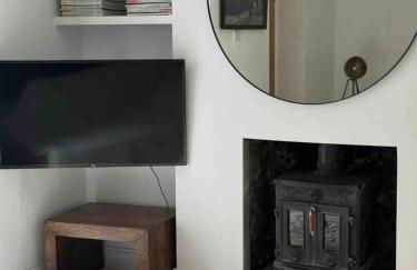 Cozy Garden Apartment with Wood Burner - Foto 2