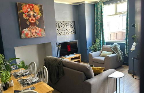 3 bedroom Leeds home for contractors & professionals with free Parking and Netflix nr motorway 5 mins to Royal Armouries - Foto 1