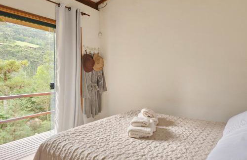 Chalé LuNê Vista para a Montanha , Banheira Imersão Externa e Lareira - Foto 4