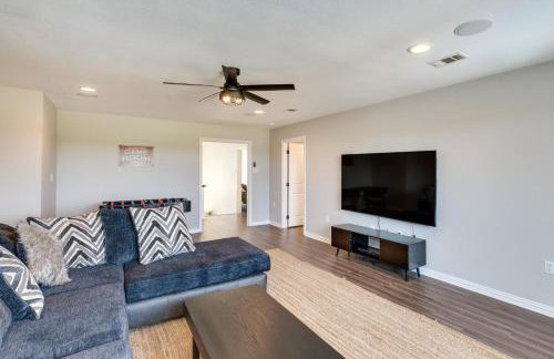 Unwind Fireside Wills Point Gem with Hot Tub and Pond - Foto 18