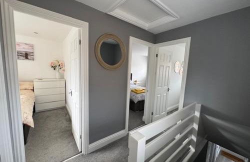 Weekend availability - 3 Bedroom House - Free Parking - Ideal for Families and Groups - Foto 10