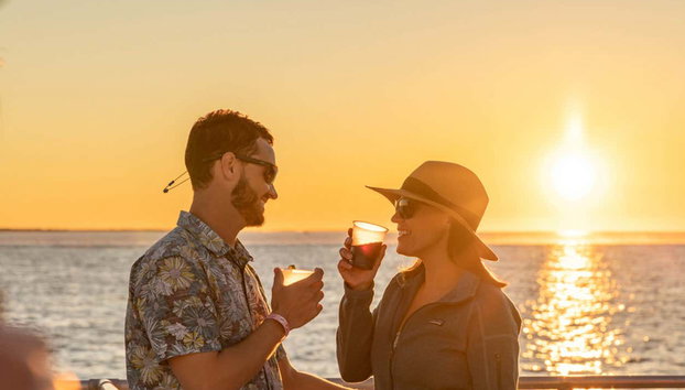 Balade en bateau au coucher du soleil avec apéritif - Foto 2, Prêt pour une balade inoubliable au coucher du soleil ?