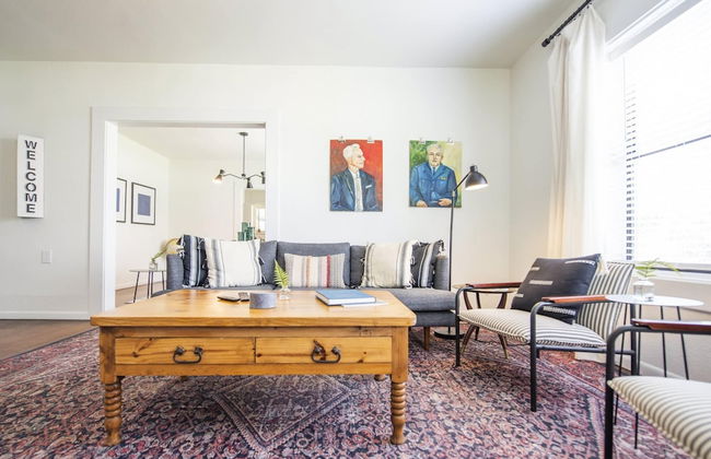 Newly Updated Cozy 1927 Uptown Tudor 4 min to Magnolia - Foto 11