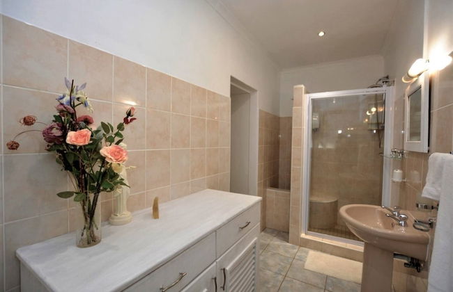 "room in B&B - Room for 6 - Amarachi Guesthouse in Swakopmund Namibia Near Beach and Malls!" - Photo 12