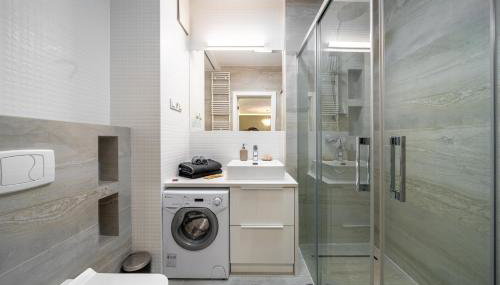 Wola Apartment - 9th Floor, Parking & Balcony - by Rentujemy - Foto 5, Shower