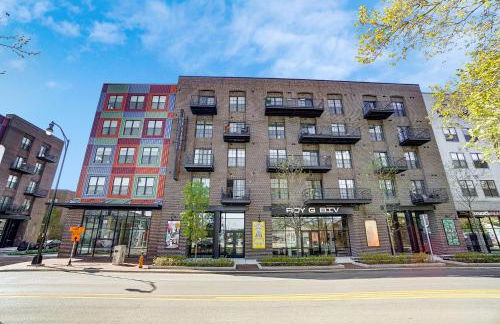 The Urban Oasis Garage Parking Walk-In Shower - Foto 50