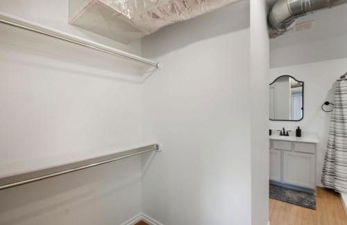 Modern 2BR Near Downtown OKC home - Foto 24