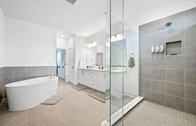 Luxury Modern Villa w/ Pool, Jacuzzi & Amenities! - Foto 40