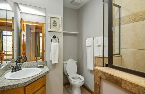 4 BR Mountain Cabin with Hot Tub & Fire Pit in GA - Foto 20