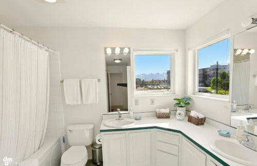 Coastal Place - BEST location in Downtown! - Photo 28