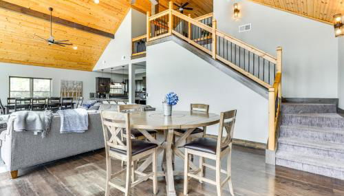 Lavish Retreat with Decks, Steps to Table Rock Lake! - Foto 5