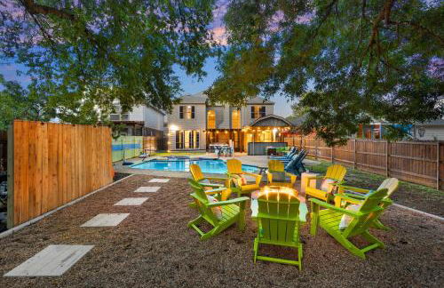 Resort Style Backyard Pool Pickleball Court - Foto 64