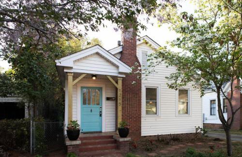 Cozy Blue Door Farmhouse - Photo 30
