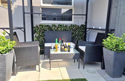 Stunning, clean, free parking home, ideal long stays - Foto 25