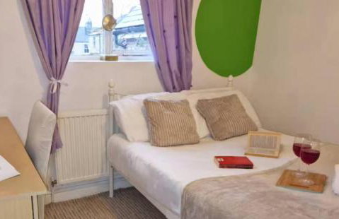 Lovely artist's home ecently refurbished - Photo 34