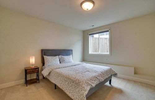 Near Public Transit and Walkable! Airy Seattle Apt - Foto 10