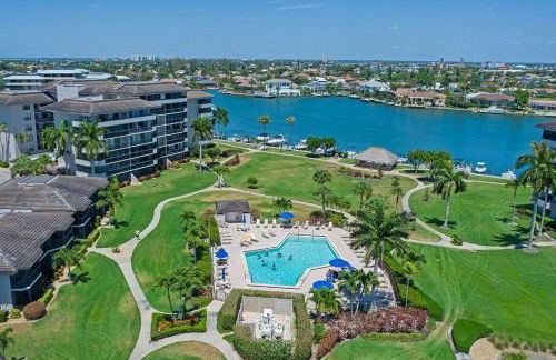 Walkout condo with beach access, pool and pickleball - Foto 40