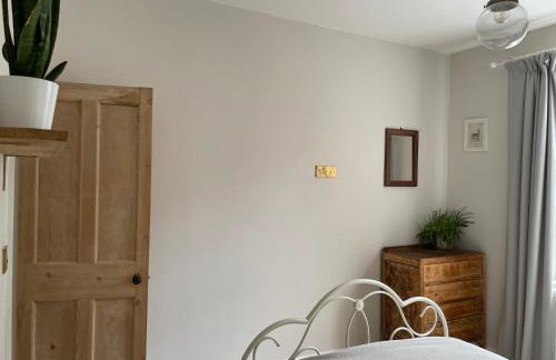 The Harborne Home opposite QE hospital & Birmingham university - Photo 12