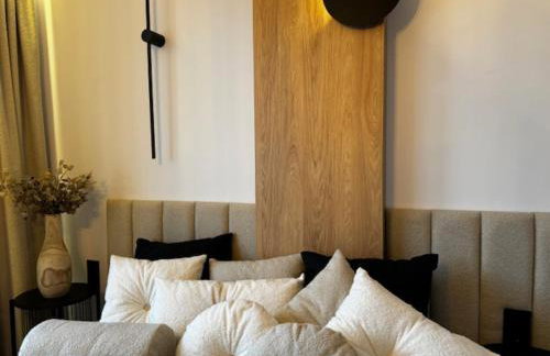 Family & Business Apartments PREMIUM No1 - 1 Bedroom with Private Jacuzzi, Balcony, Parking - Photo 4