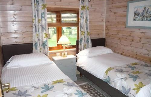 Charming Cottage in Romney Marsh Britain with Wooden Deck - Photo 16