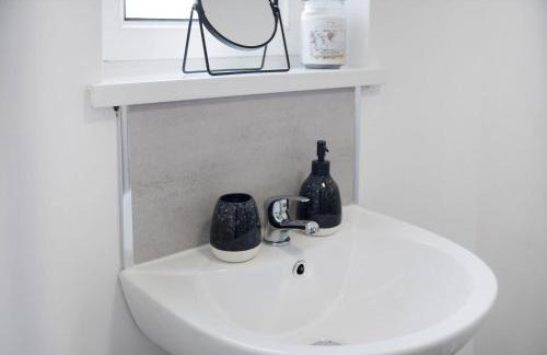 Spacious Living Room & Modern Comforts, Sleeps 4 - Foto 29