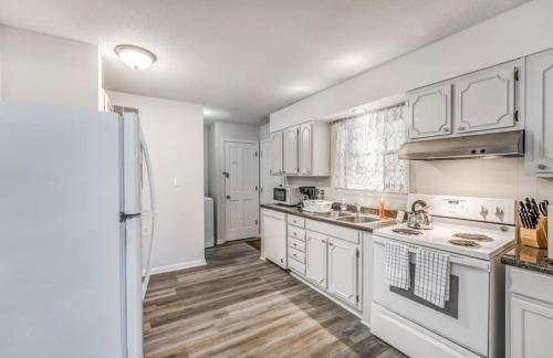 Fenced Yard Centrally Located-Parkway Village Pad - Foto 4