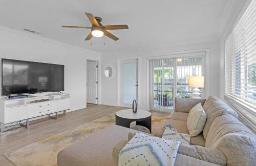 Waterfront 2BR Escape - Pool, Gym & Balcony with Intracoastal Views - Foto 1