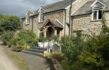 Luxury Farmhouse Retreat with Private Hot Tub & EV - Foto 46