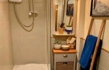 Romantic luxury Cottage right next to the ocean - Photo 15