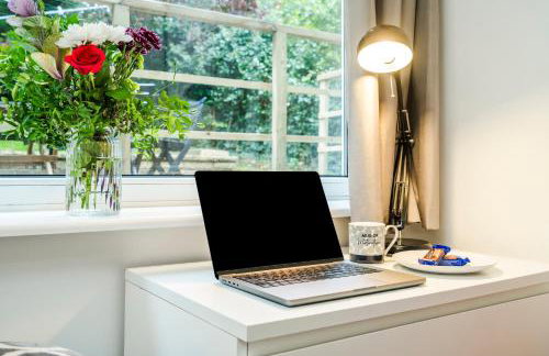 Mayflower 5-Bed Home, Contractors, Family, Harry Porter - Photo 7