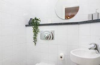 HomeForGuest Design Attic Apartment FREE Parking - Foto 29