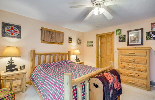 Near Beach Access Torch Lake Cabin Retreat! - Foto 11