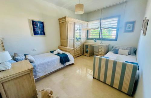 Lux Villa with Year-Round Heated Pool & Game Room - Foto 68