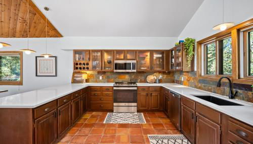 Nestled Inn Vacation Home Rental Evergreen - Trails, Views, Hot Tub, Skiing! - Foto 3