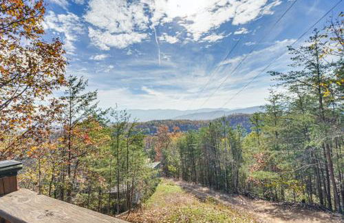 Cabin with Deck and Mountain Views Near Gatlinburg! - Foto 3