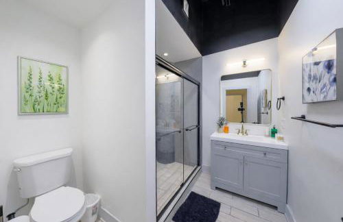 Luxurious 5BR Suite Perfect for Group of 12 guests with Pool table, Optional Parking and Gym Access Near McCormick Place and Soldier Field - Foto 18