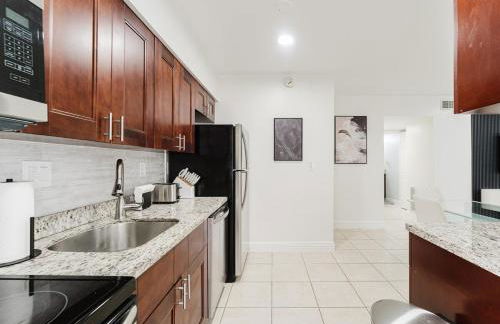 Modern Boca Condo Near FAU - 2 KING BR, Pool - Foto 8