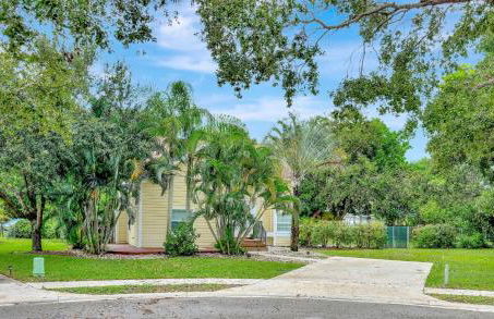 Saltwater Pool Minutes2Beaches BBQ Patio Playroom - Photo 49