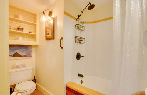 Rustic-Chic Cottage with Yard and Grill - Near Hiking! - Foto 13