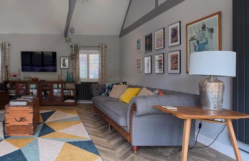 Historic Hampshire Cottage with Private Putting Green - Photo 40