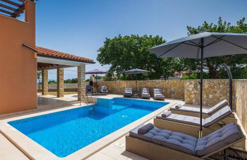 Villa Gloria, villa with heated pool - Foto 39