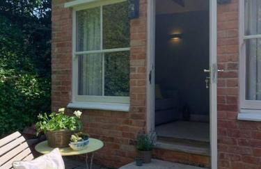 Beautiful Georgian cottage within a private walled garden - Foto 26