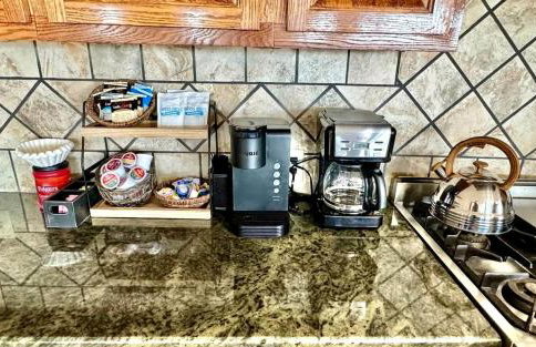 Secluded Riverfront Cabin with Bluff Views, Gated Privacy & Scenic Trail Access in Tahlequah, Oklahoma - Foto 15