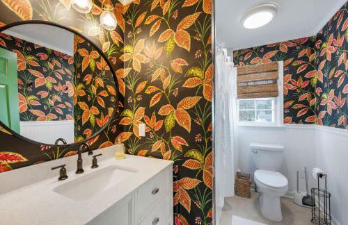 Quaint Cottage in heart of LYH - POOL with HOT TUB! - Foto 35