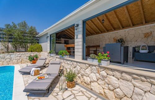 Villa Pasika with private 31m2 pool, summer kitchen with BBQ, 4 bedrooms - Photo 40